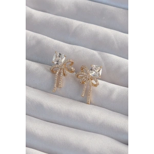 Pirinç Gold Renk Kare Zirkon Taşlı Fiyonk Küpe