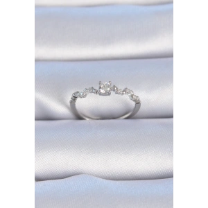 Pirinç Gümüş Renk Zirkon Taşlı Tek Taş Model Kadın Yüzük