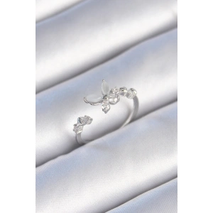 Pirinç Gümüş Renk Zirkon Taş Detaylı Beyaz Mineli Kelebek Model Kadın Yüzük