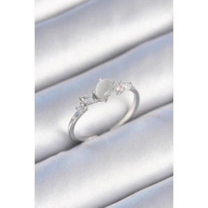 Pirinç Gümüş Renk Zirkon Taşlı Oval Beyaz Mineli Kadın Yüzük