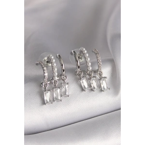 Pirinç Gümüş Renk İnci Detay Sallantı Zirkon Taşlı Kadın Küpe