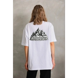 Kadın Nihilist Penguen Temalı Oversize Bisiklet Yaka Tişört - Beyaz