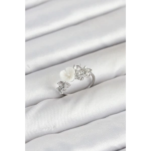 Pirinç Gümüş Renk Çiçek Model Zirkon Taşlı Kadın Yüzük