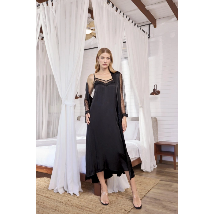 Dantelli Tüllü Ve Dekolteli Saten Sabahlık Takımı