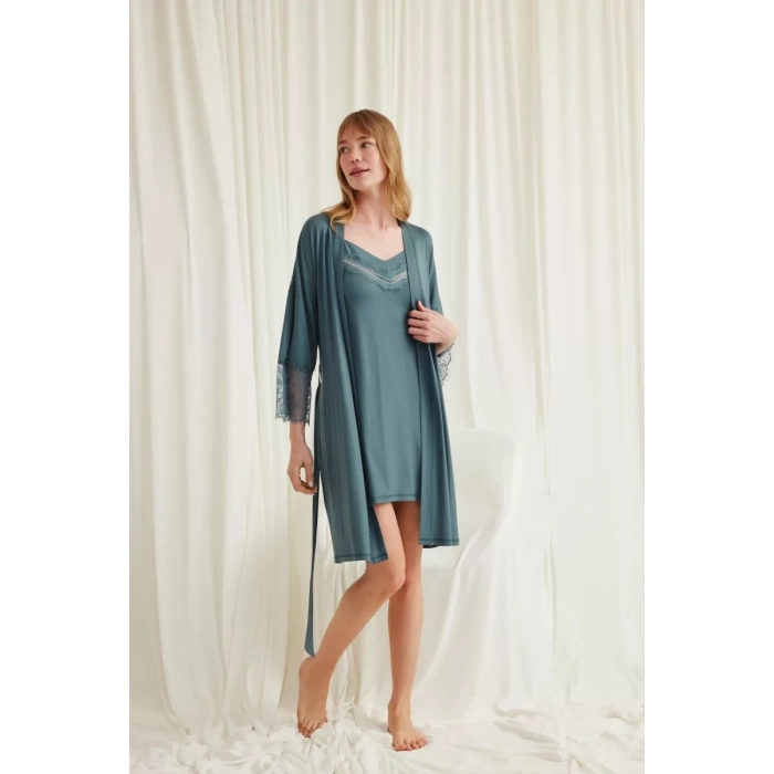 Dekolteli Yakası Ve Kolu Dantelli Sabahlık Takımı