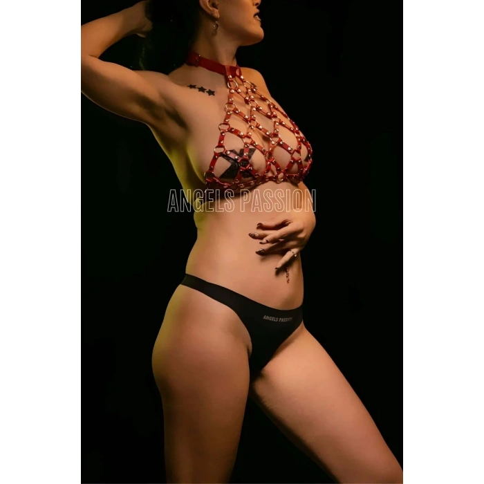 Göğüs Üzeri Baklava Dilim Detaylı Kırmızı Deri Harness