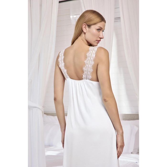 Göğüs Ve Sırt Dekolteli Dantelli Saten Gecelik