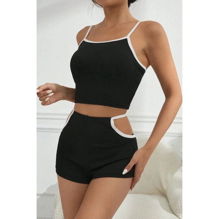Kadın Siyah Beyaz Cut-out Detaylı Feminen Şortlu Gece Giyim Takımı