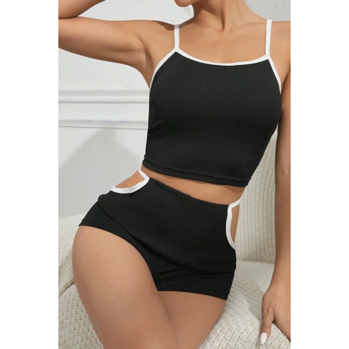 Kadın Siyah Beyaz Cut-out Detaylı Feminen Şortlu Gece Giyim Takımı