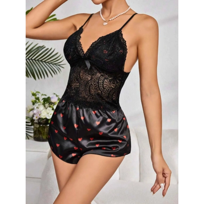Kadın Siyah Kırmızı Kalp Desenli Saten Şortlu Pijama Takımı