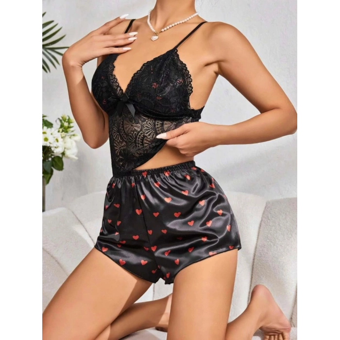 Kadın Siyah Kırmızı Kalp Desenli Saten Şortlu Pijama Takımı