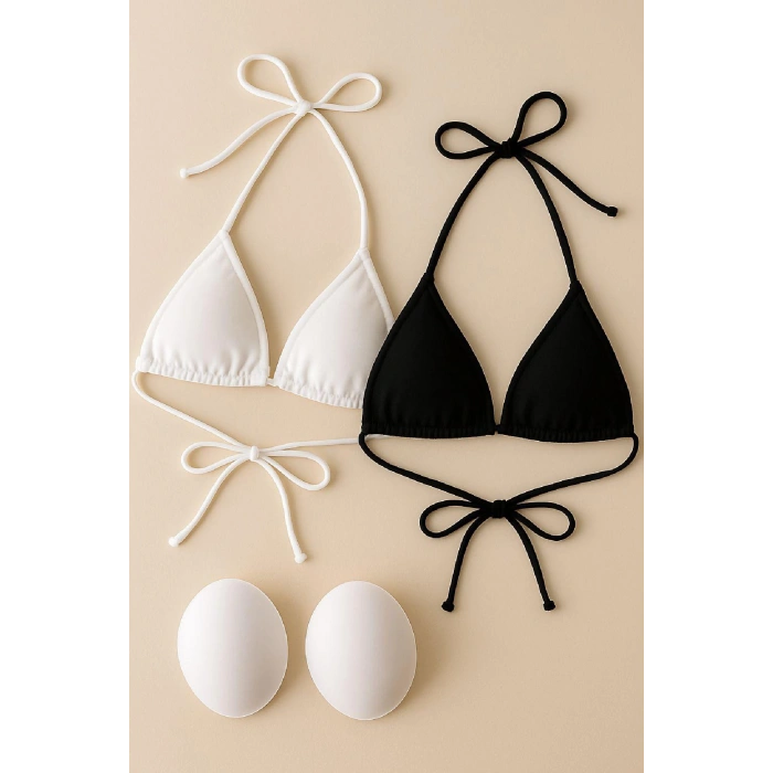 Kadın Siyah Ve Beyaz Minimal Kesim Üçgen Bikini Üstü