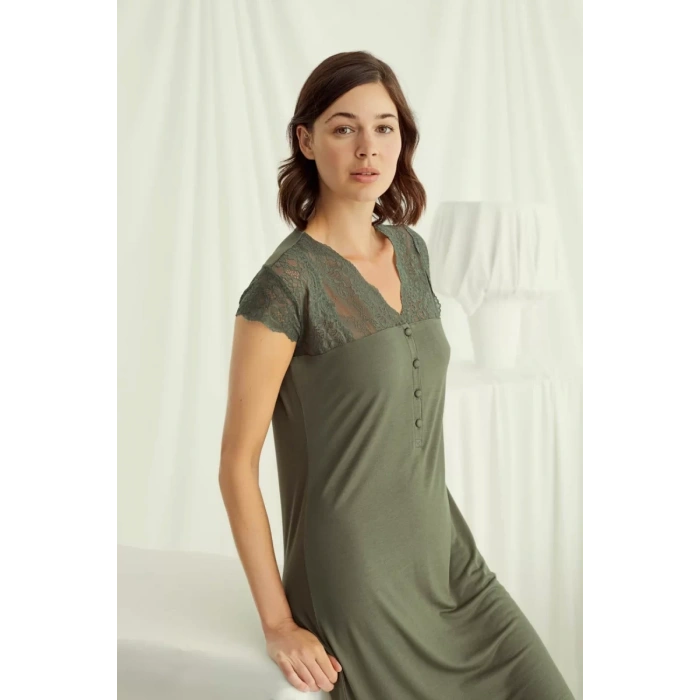 Kolu Omzu Ve Yakası Dantelli Önü Düğmeli Gecelik