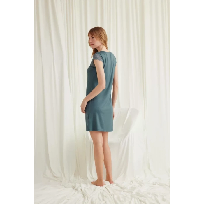 Kolu Omzu Ve Yakası Dantelli Önü Düğmeli Gecelik