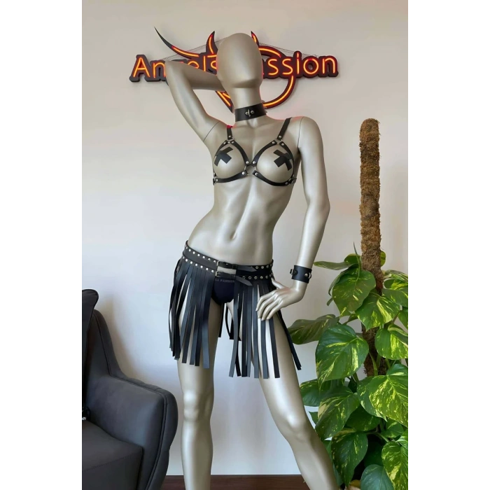 Püsküllü Etek, Deri Büstiyer ve Tasma Takım