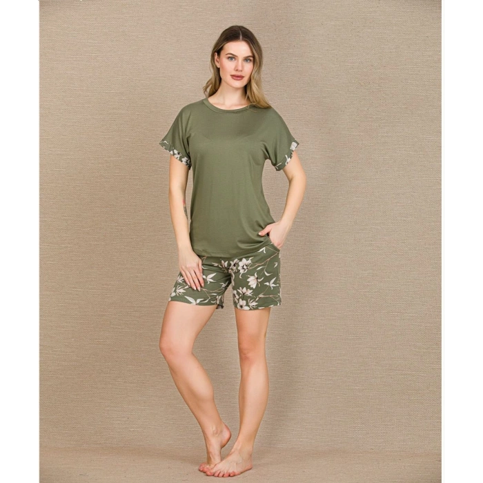 Şık Tasarım Çiçek Desenli Yeşil Şortlu Kısa Kol Viskon Pijama Takımı