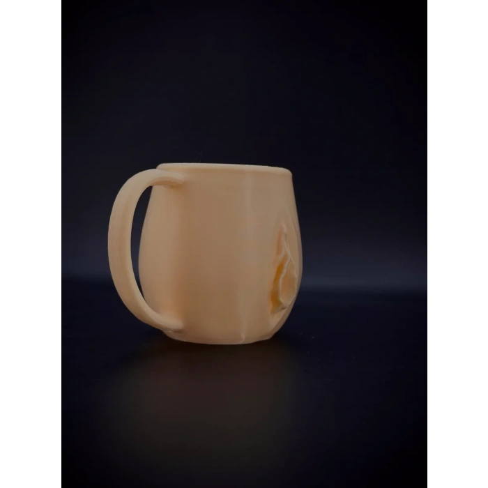 Vajina Kulplu Bardak – Kahveni Değil, Gündemi Karıştırır