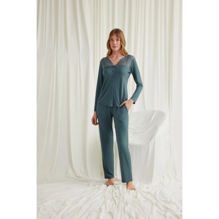 Yakası Omzu Ve Paçası Dantelli Boydan Düğmeli Pijama Takımı