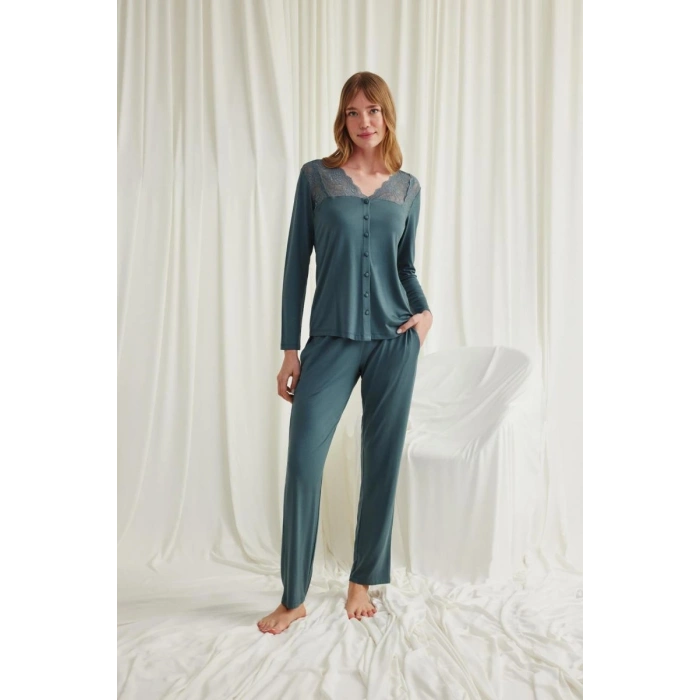 Yakası Omzu Ve Paçası Dantelli Boydan Düğmeli Pijama Takımı