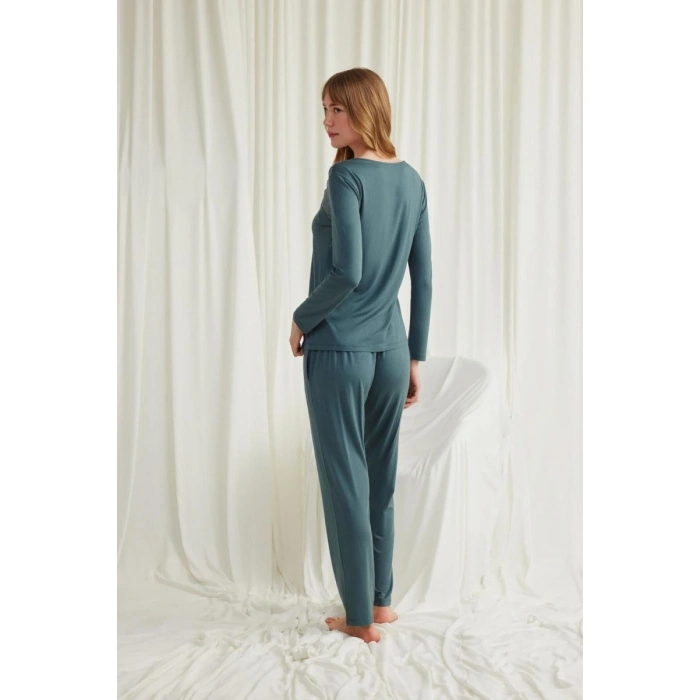 Yakası Omzu Ve Paçası Dantelli Boydan Düğmeli Pijama Takımı