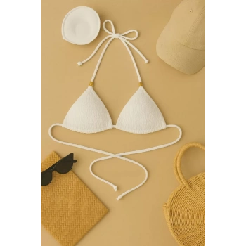 Kadın Beyaz Pedli Üçgen Bikini Üstü Halter Bağlamalı Aksesuarlı