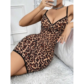 Leopar Desenli Sırt Dekolteli Fantezi Gecelik