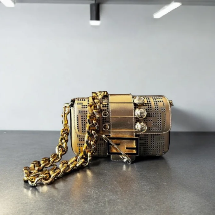 حقيبة فندي × فيرساتشي فيندايس باغيت مربعة مميزة