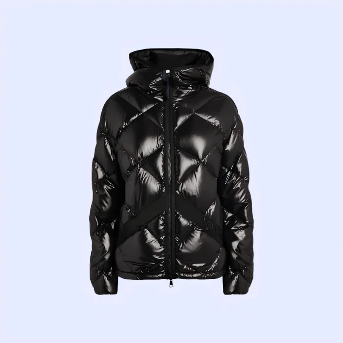 معطف Moncler الأسود للمرأة