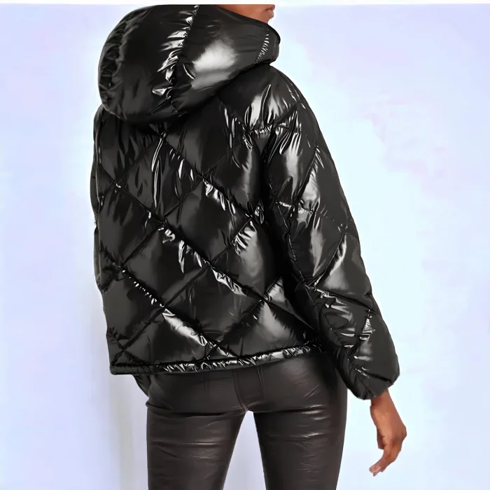 معطف Moncler الأسود للمرأة