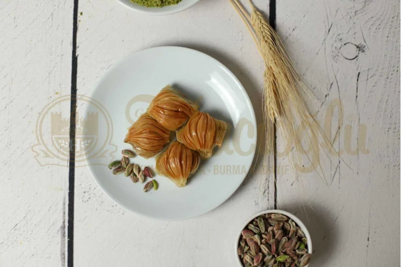 Fıstıklı Midye Baklava