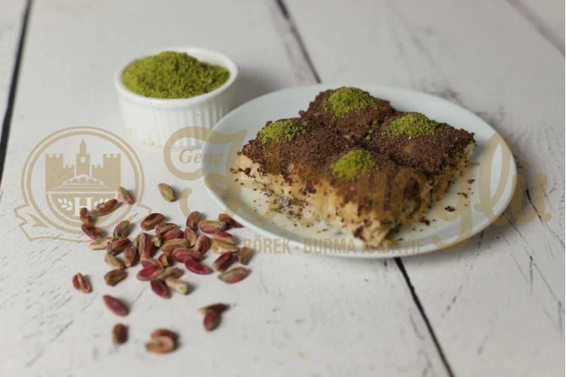 Sütlü Çikolatalı Fıstıklı Soğuk Baklava