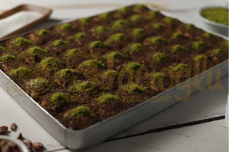 Sütlü Çikolatalı Fıstıklı Soğuk Baklava