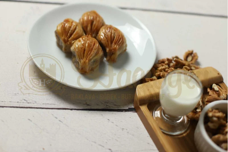 Cevizli Midye Baklava