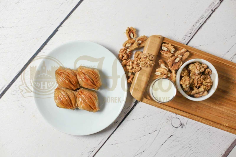 Cevizli Midye Baklava