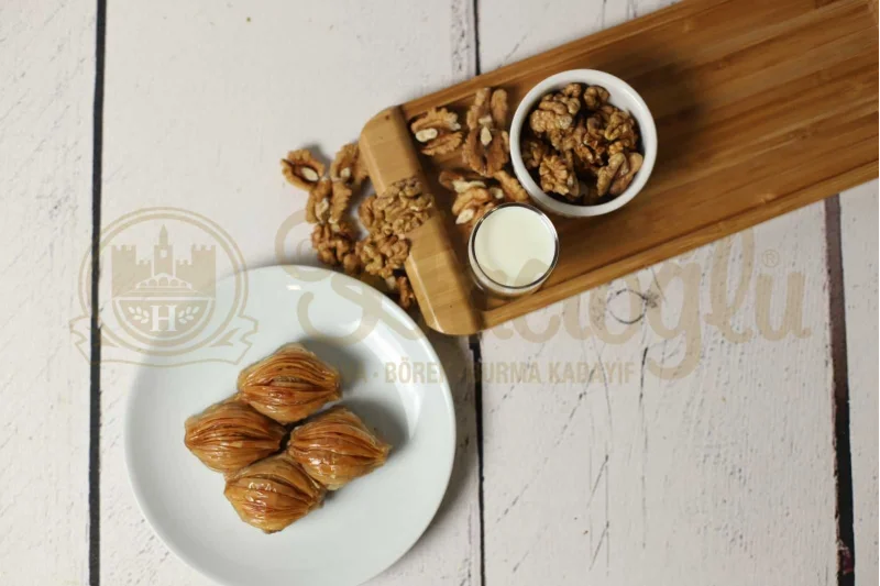 Cevizli Midye Baklava