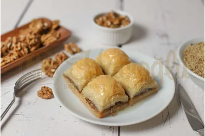 Cevizli Sütlü Nuriye