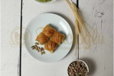 Fıstıklı Midye Baklava