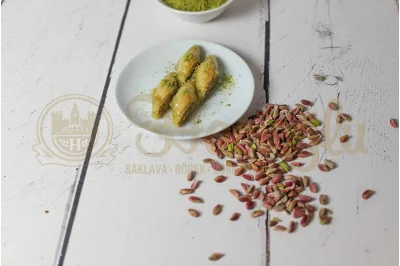 Fıstıklı Sütlü Kesme Baklava