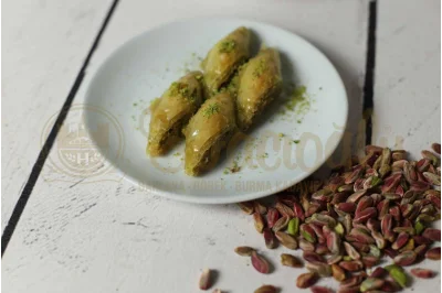 Fıstıklı Sütlü Kesme Baklava