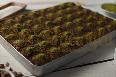 Sütlü Çikolatalı Fıstıklı Soğuk Baklava