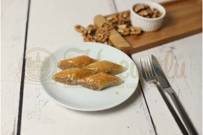 Cevizli Kesme Baklava
