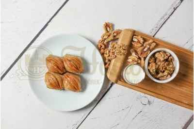 Cevizli Midye Baklava