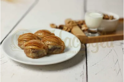 Cevizli Midye Baklava