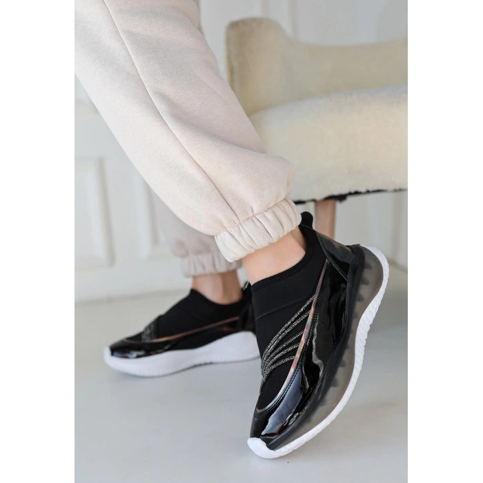 Keita Siyah Rugan Streç Detaylı Siyah Tabanlı Spor Ayakkabı