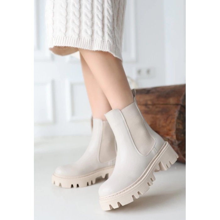 Ninle Siyah Cilt Topuklu Bot