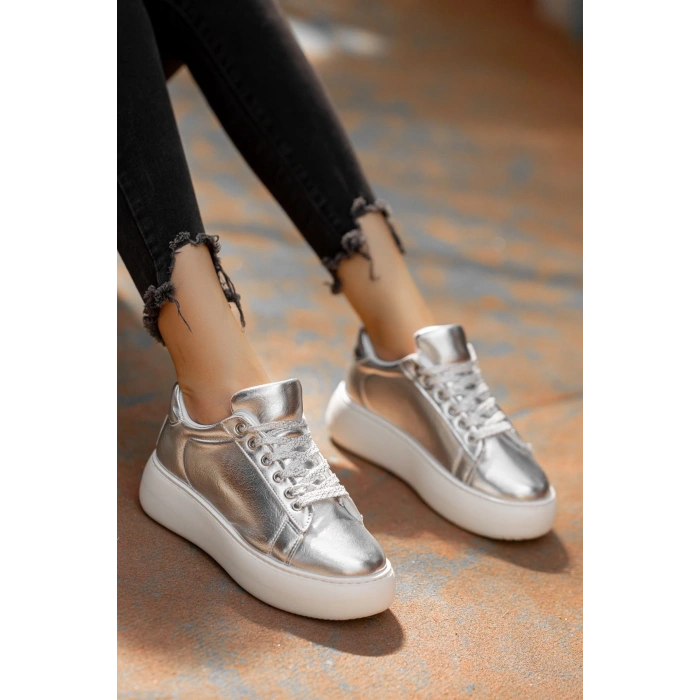 Nommi Beyaz Cilt Bağcıklı Spor Ayakkabı