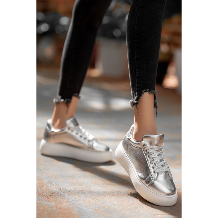 Nommi Beyaz Cilt Bağcıklı Spor Ayakkabı