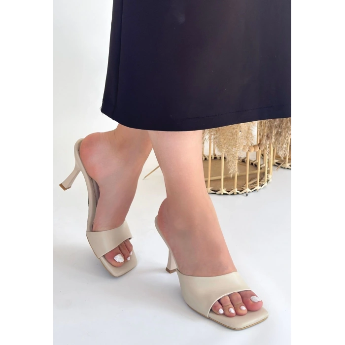 Riwet Bej Cilt Topuklu Terlik