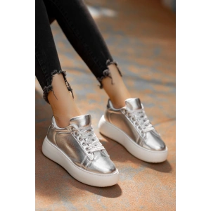 Nommi Beyaz Cilt Bağcıklı Spor Ayakkabı