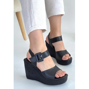 Wowo Siyah Cilt Vizon Dolgu Topuk Sandalet